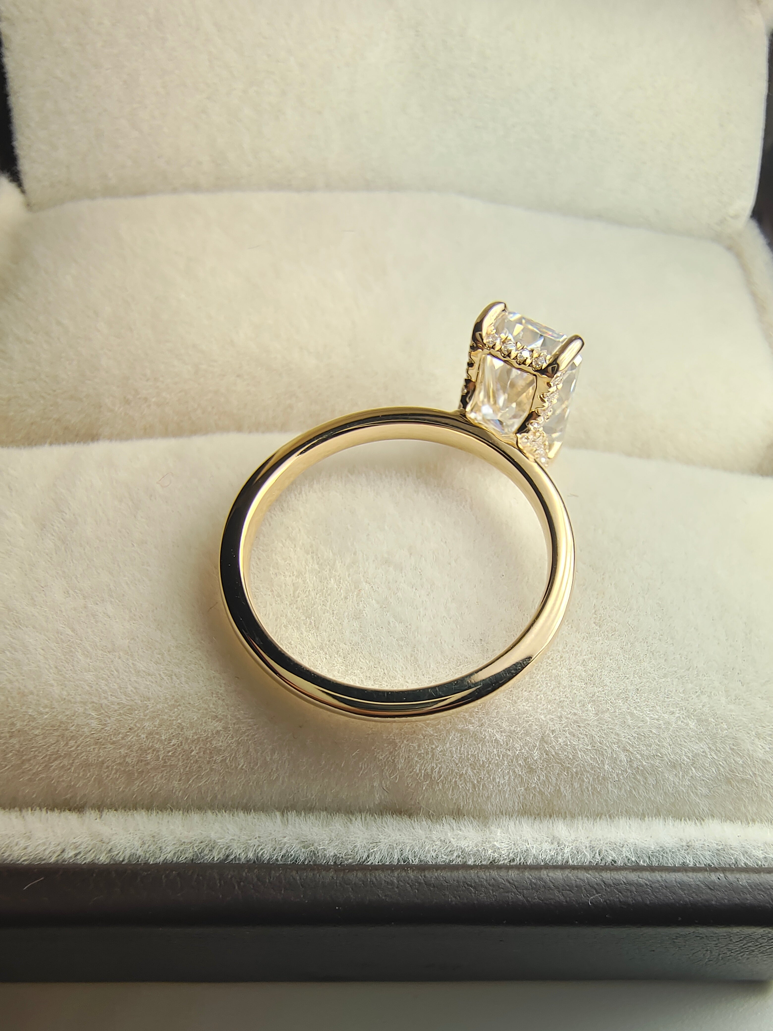 Solid Gold Engagement Ring by UnicaStone