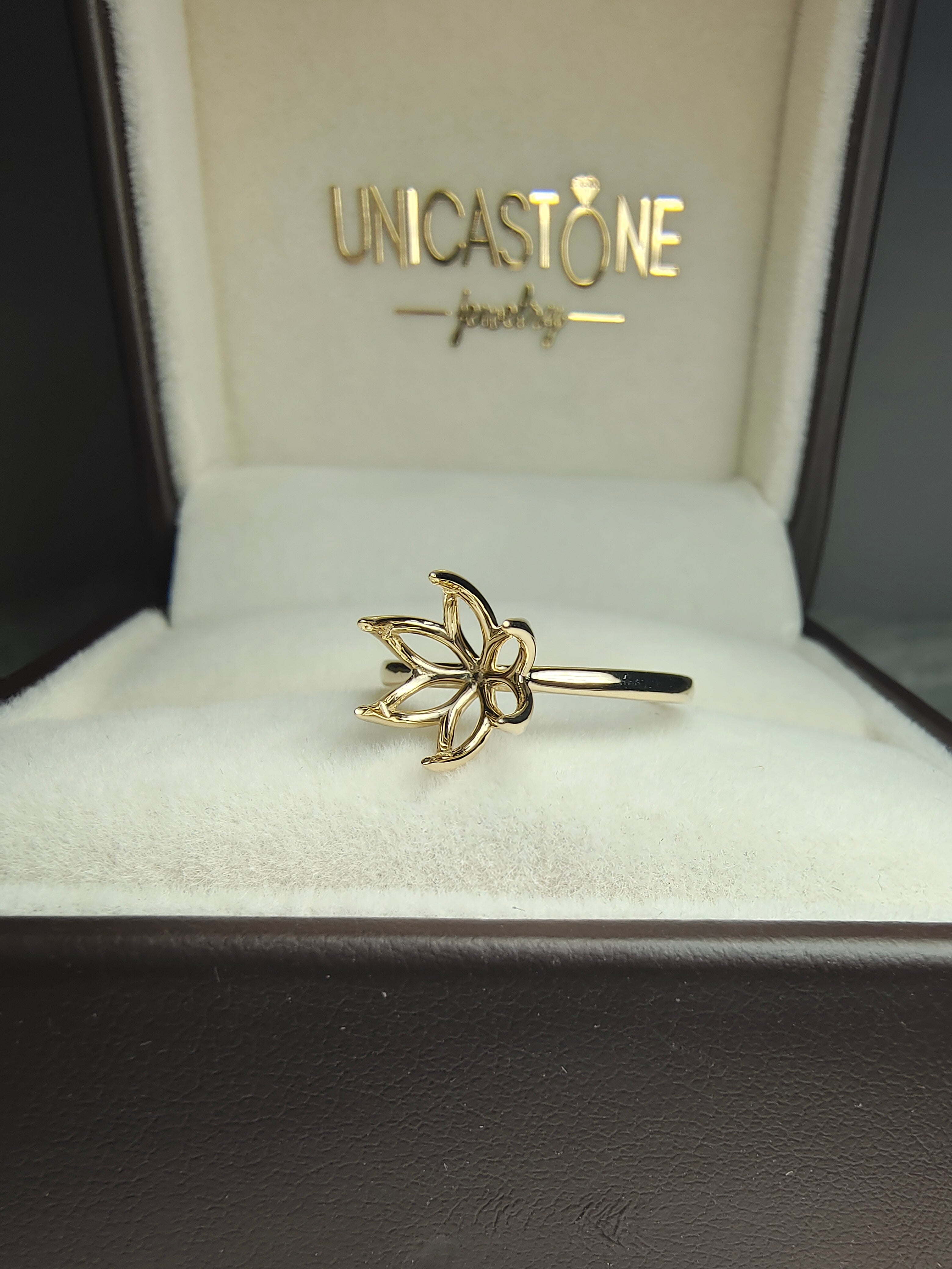 Lotus Setting Semi Mount for Gemstone by UnicaStone