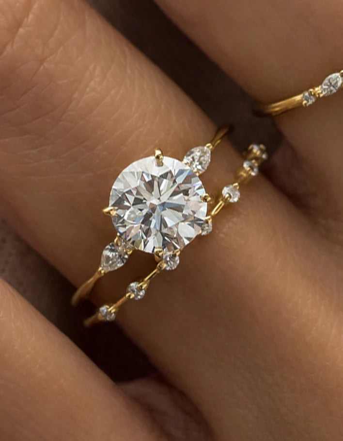 Aurora – Oval Halo with Pavé