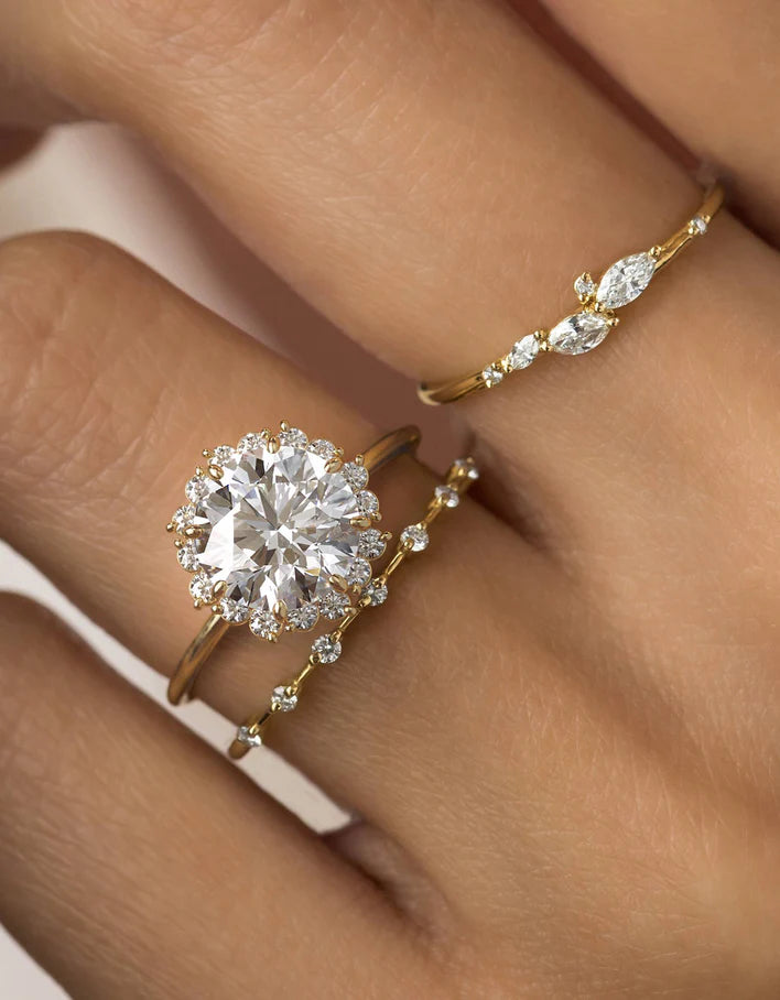 Aurora – Oval Halo with Pavé