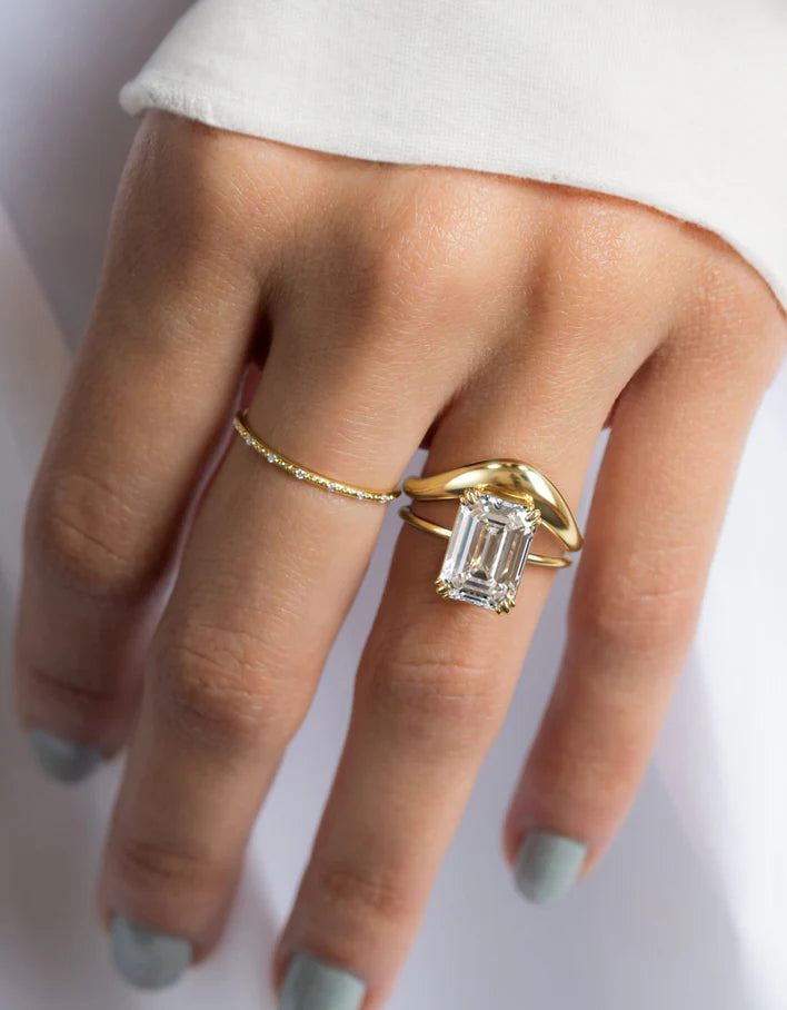 Shai - Pear Solitaire with Twist Band