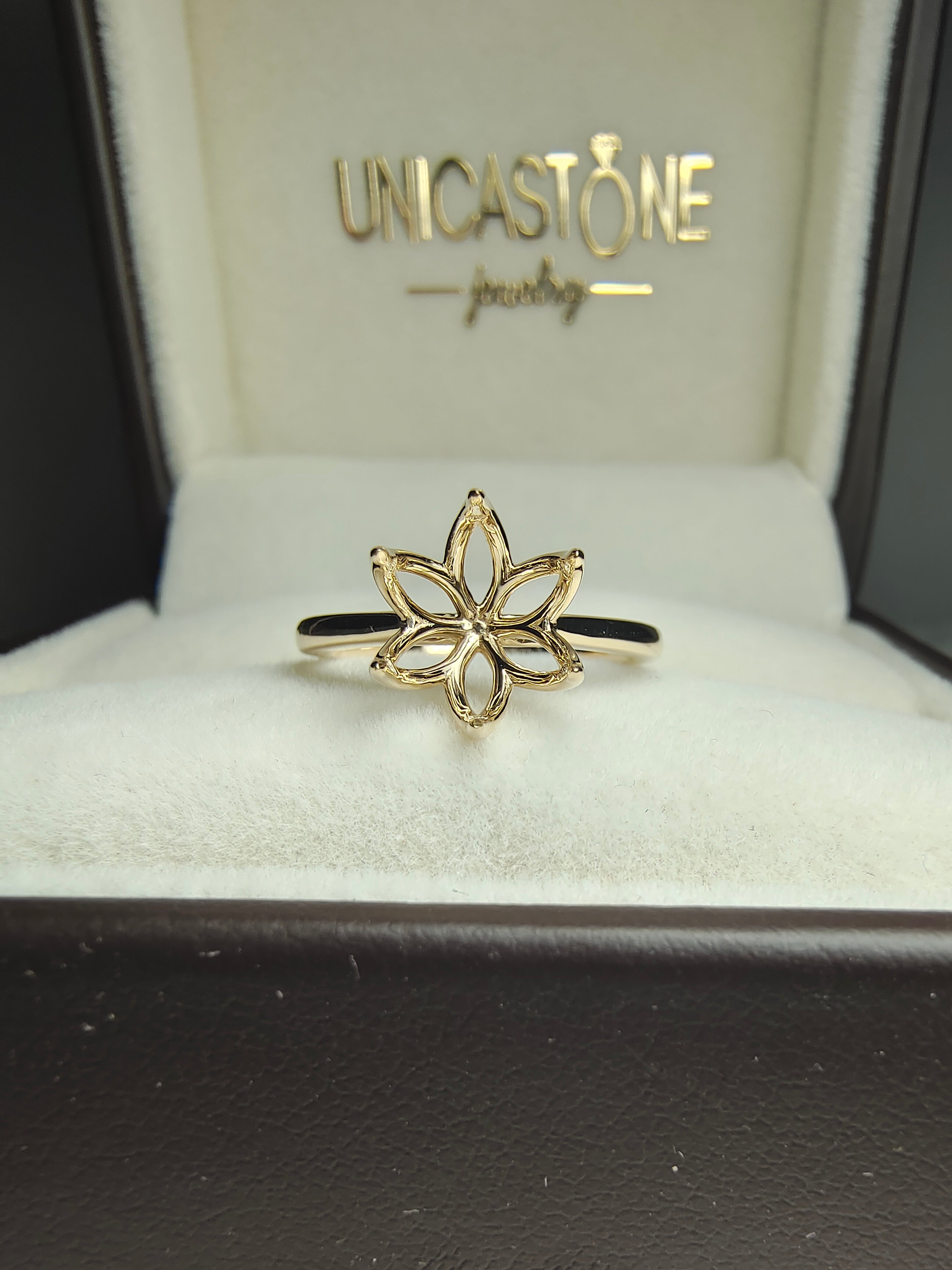 Floral Engagement Ring by UnicaStone