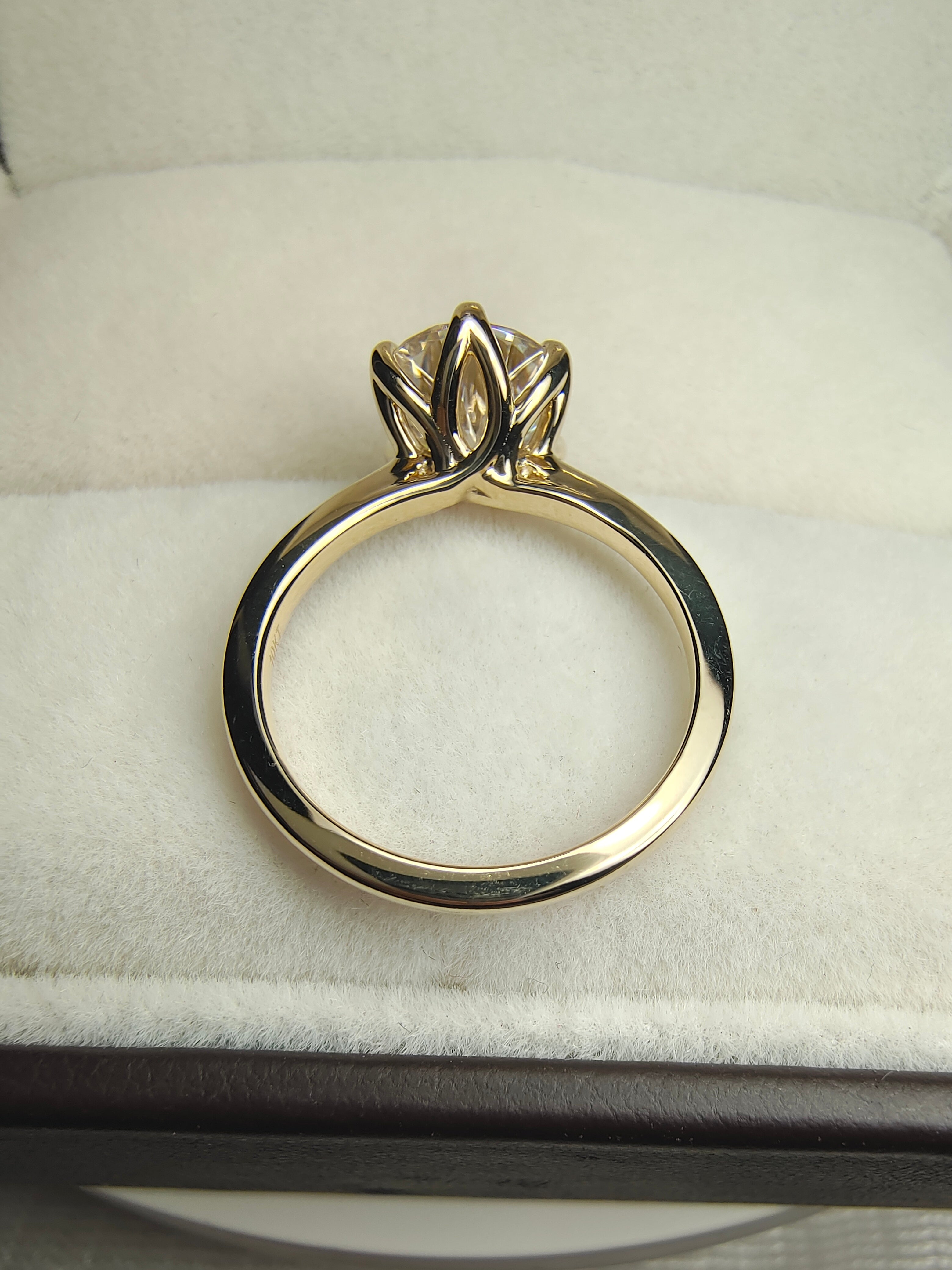 Cathedral Setting Engagement Ring by UnicaStone