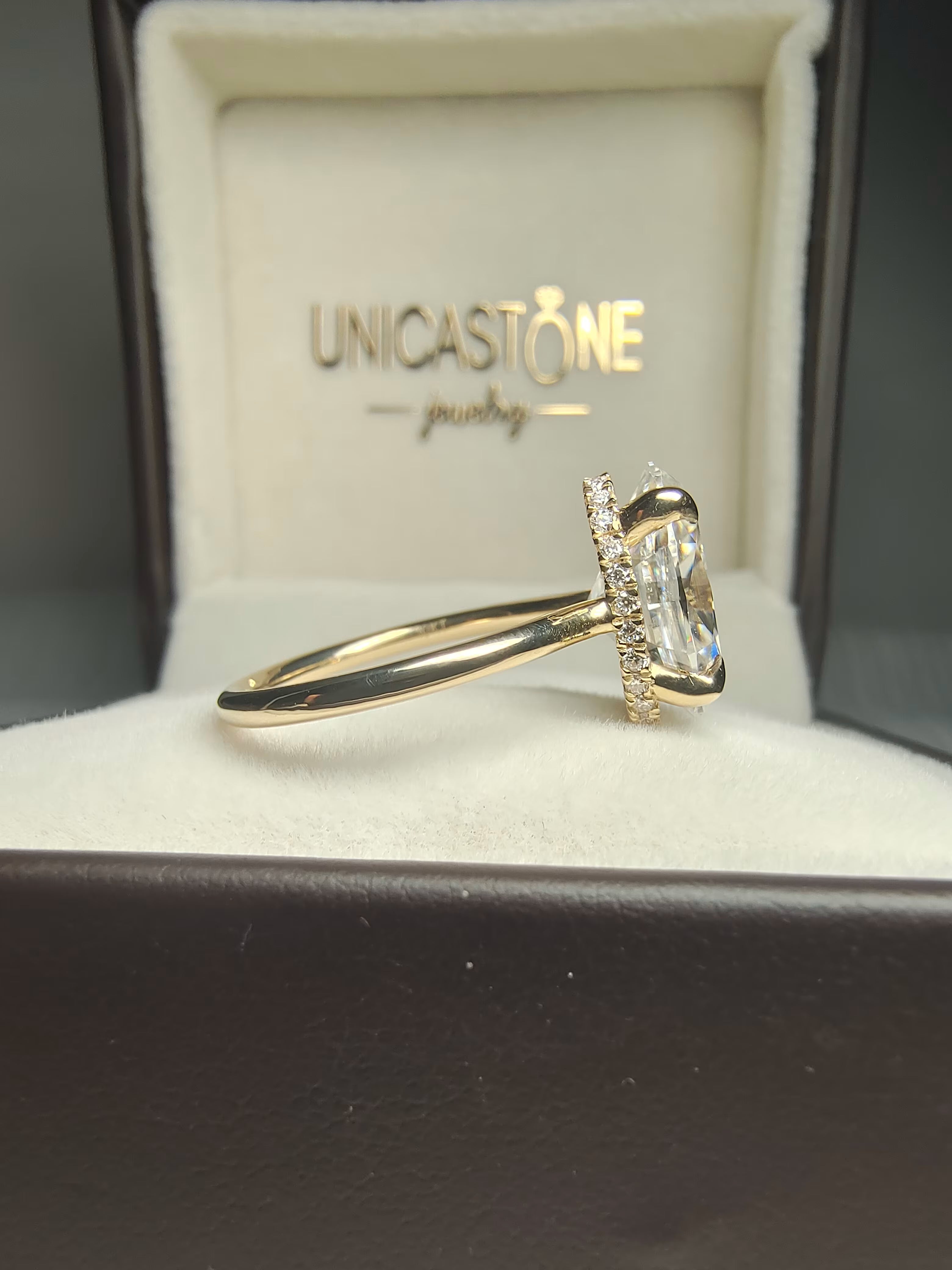5 carat Engagement Ring by UnicaStone