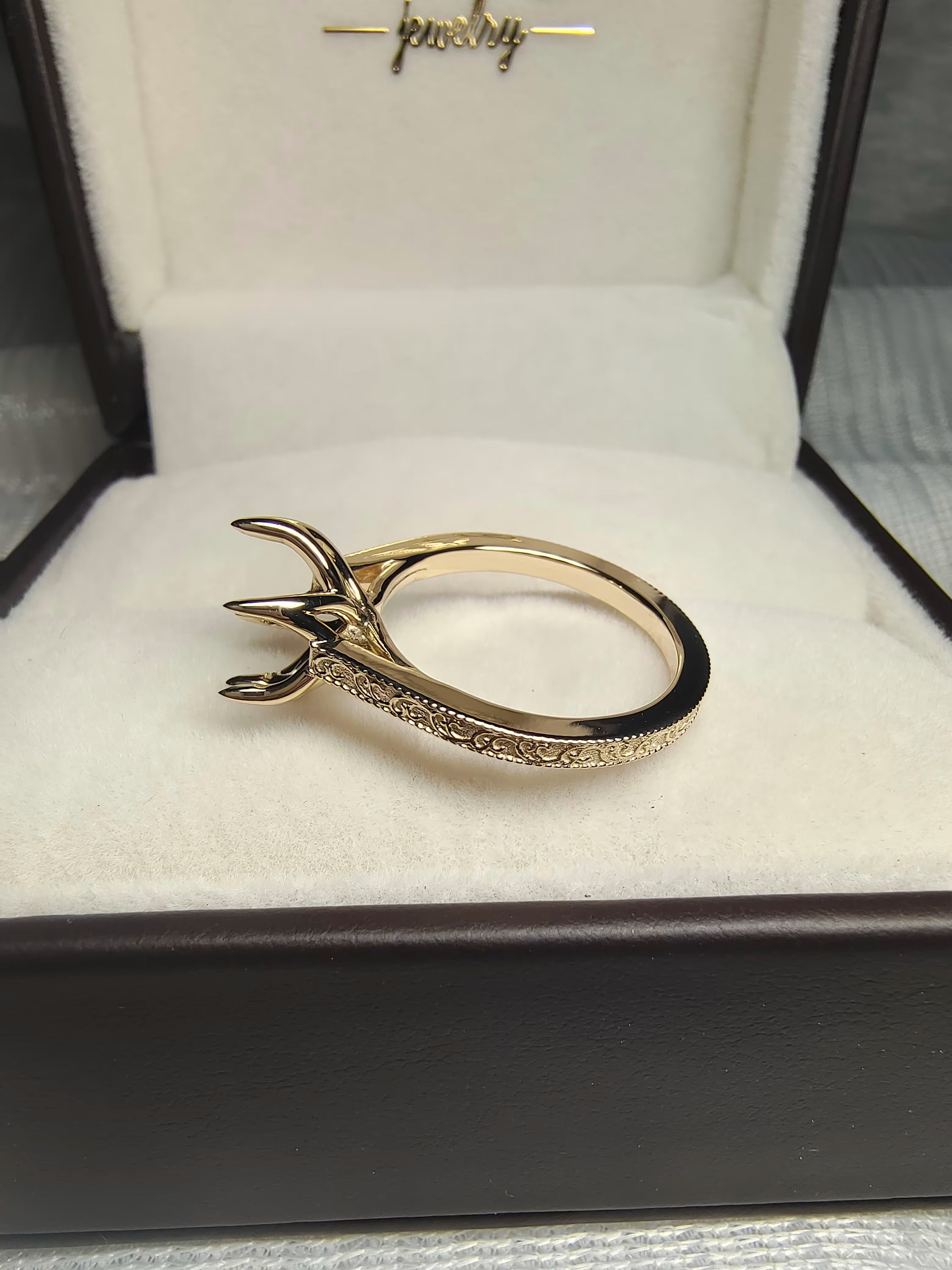 Nature inspired engagement ring setting by UnicaStone