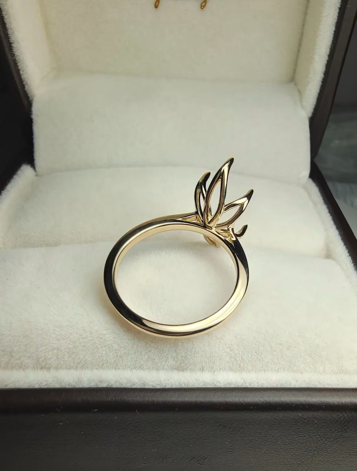 floral tulip cathedral ring mount by UnicaStone