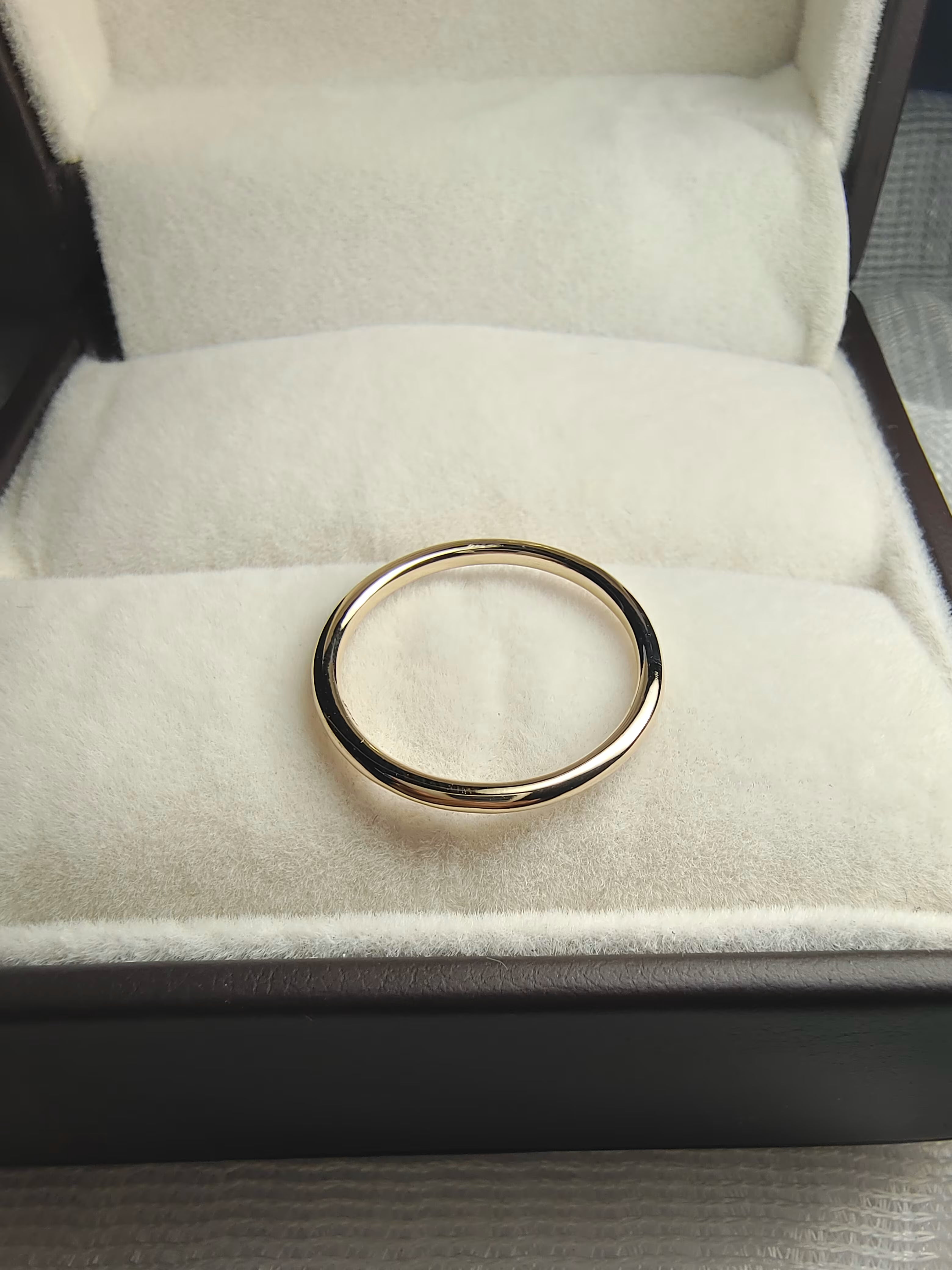 simple plain gold band ring by UnicaStone